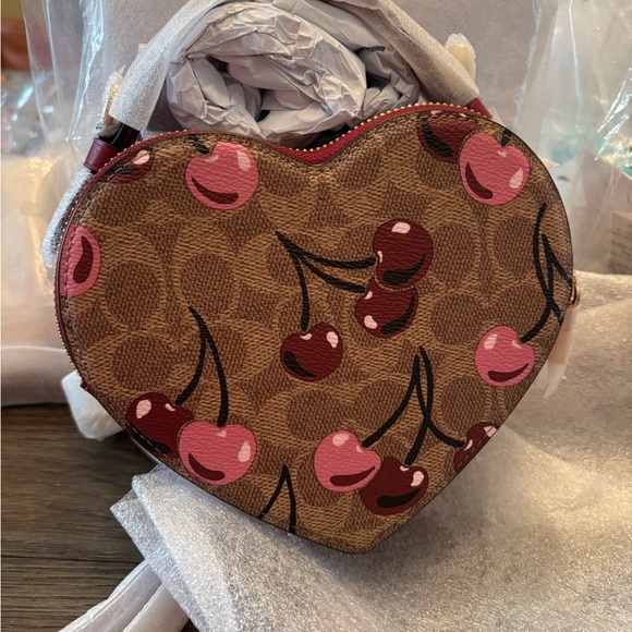 Coach - Picture 3 of 7